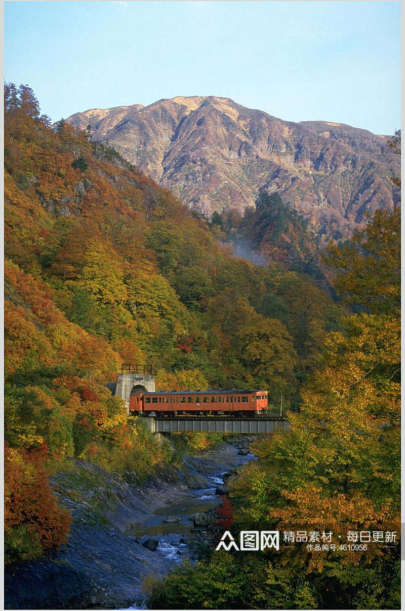 山脉跨河桥火车自然风光摄影图素材