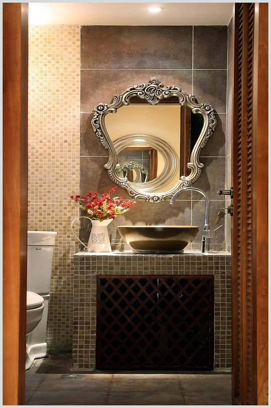 欧式雕花镜子卫生间装潢效果图