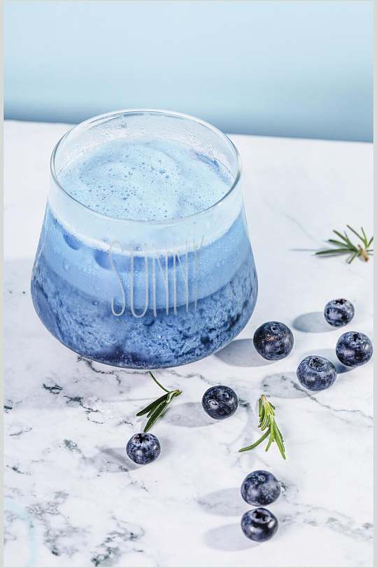 蓝色蓝莓冷饮图片