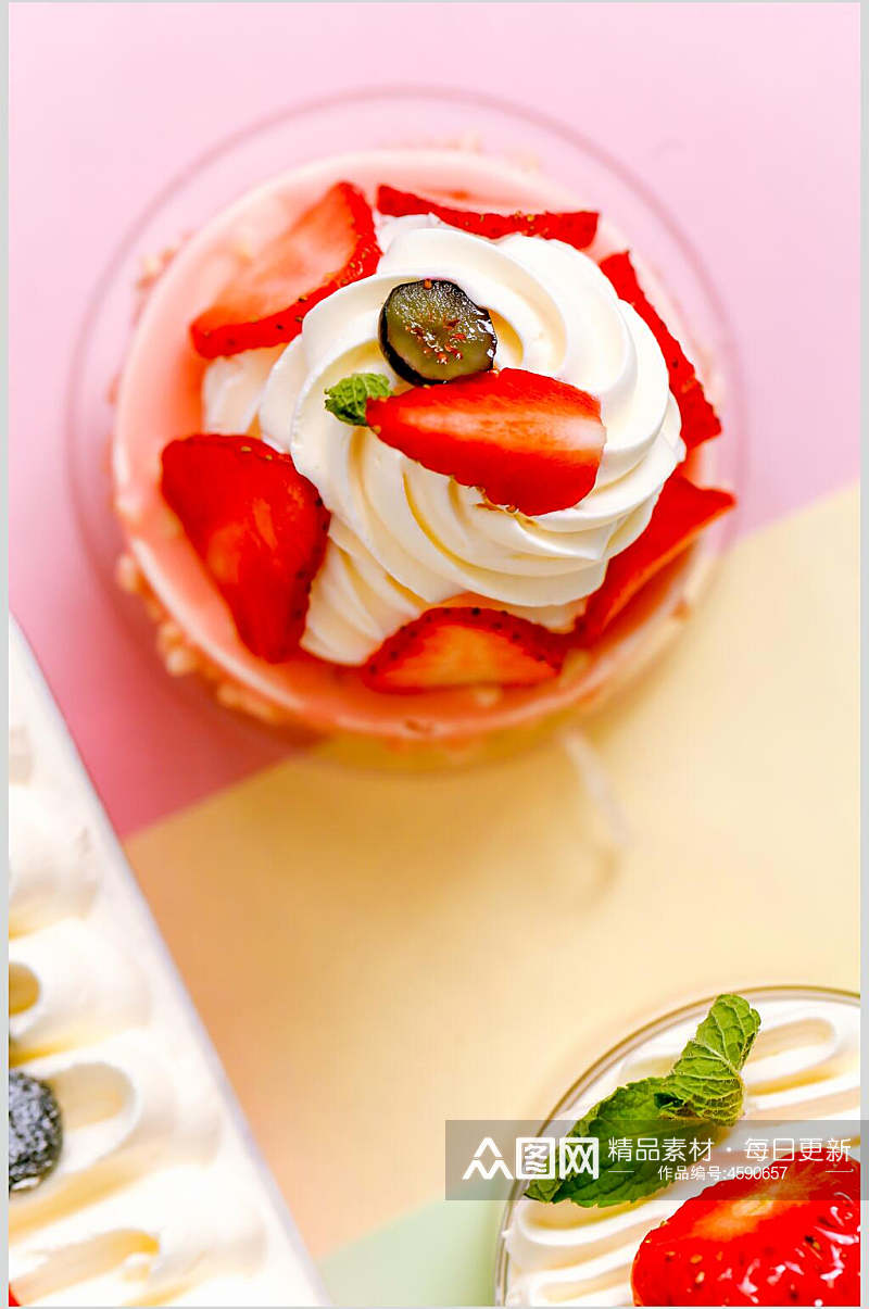 时尚草莓奶油蛋糕图片素材