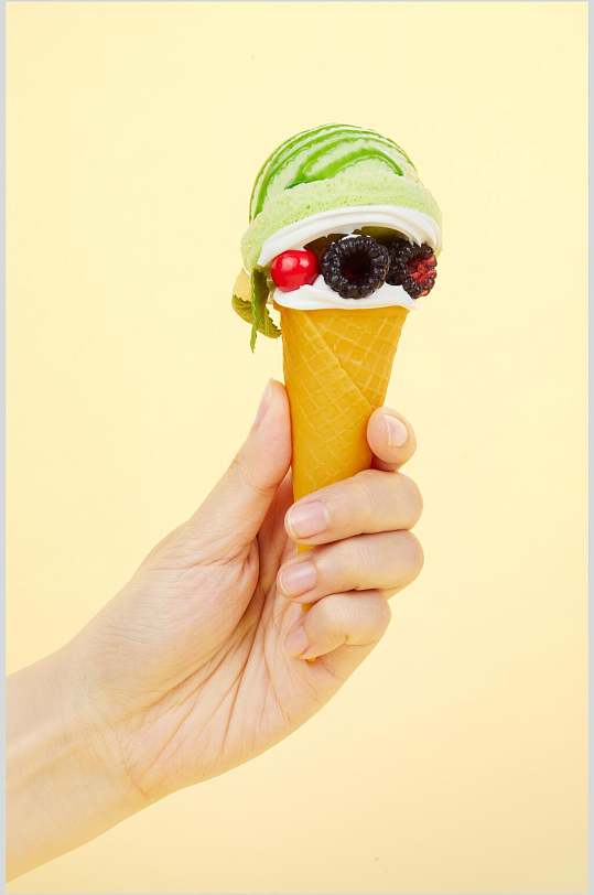 绿色蓝莓冰淇淋图片
