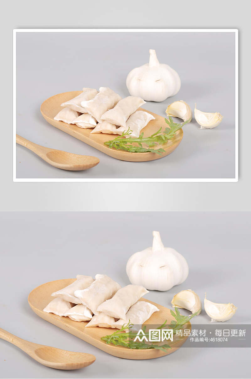 虾饺简约木盘底烫菜图片素材