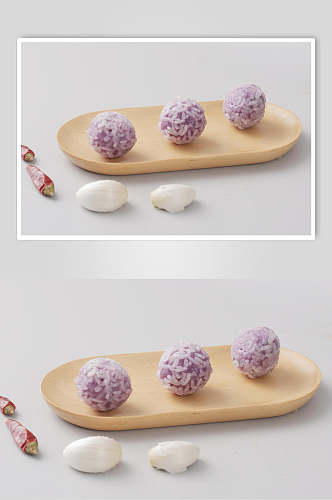 美味紫薯丸子简约木盘底烫菜图片