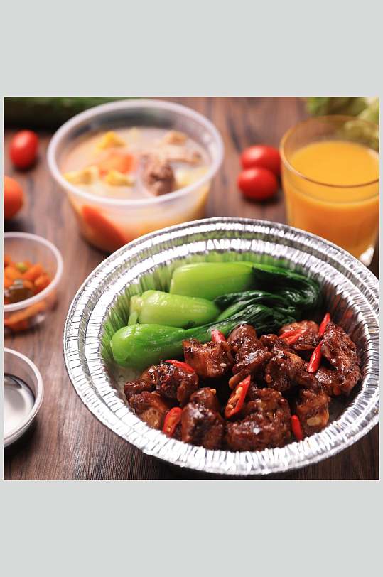 锡纸碗牛肉粒青菜煲仔饭图片