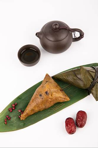 端午节茶具红枣三角粽传统美食摄影图片