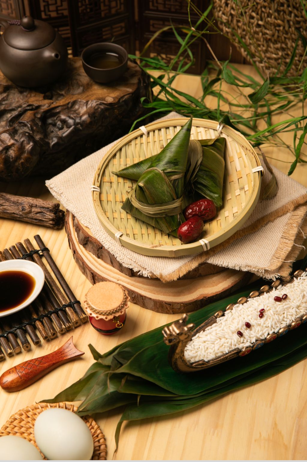 中式場(chǎng)景端午節(jié)粽子傳統(tǒng)美食攝影圖片素材
