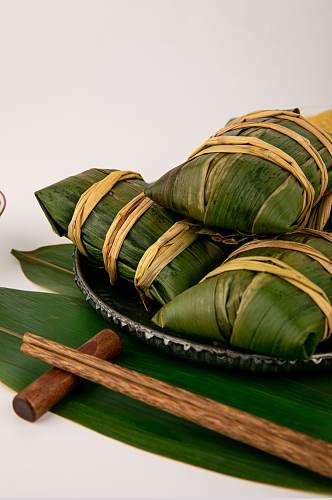 端午节薏仁四宝粽传统美食摄影图片