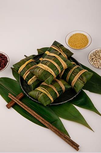 端午节薏仁四宝粽传统美食摄影图片