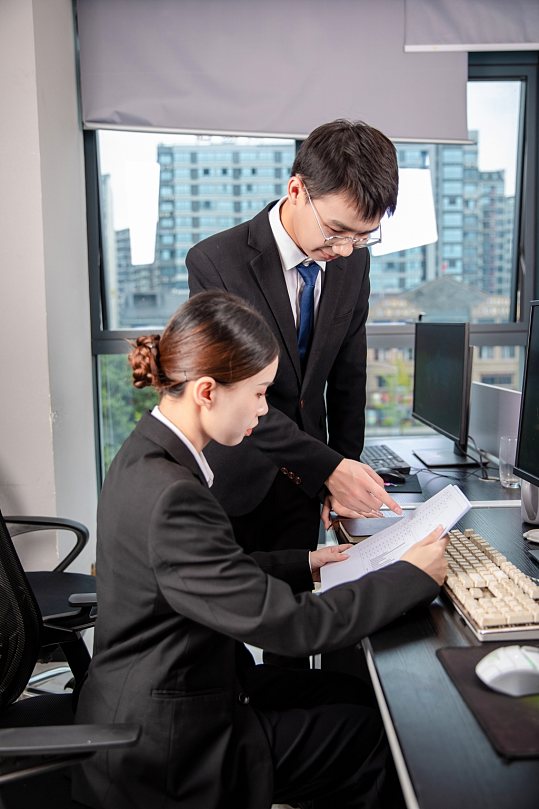 讨论企业团队企业办公室人物摄影图片-众图网