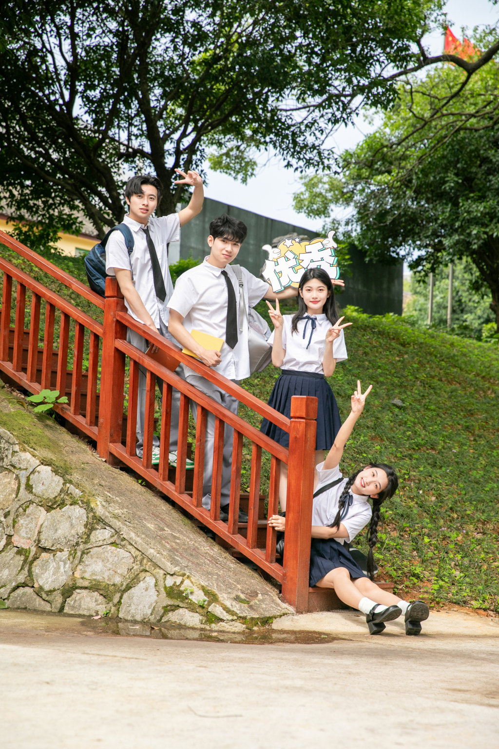 大學(xué)校園拍照畢業(yè)季大學(xué)生校園人物攝影圖片素材
