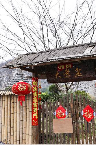 乡村风餐馆竹制大门建筑摄影图片