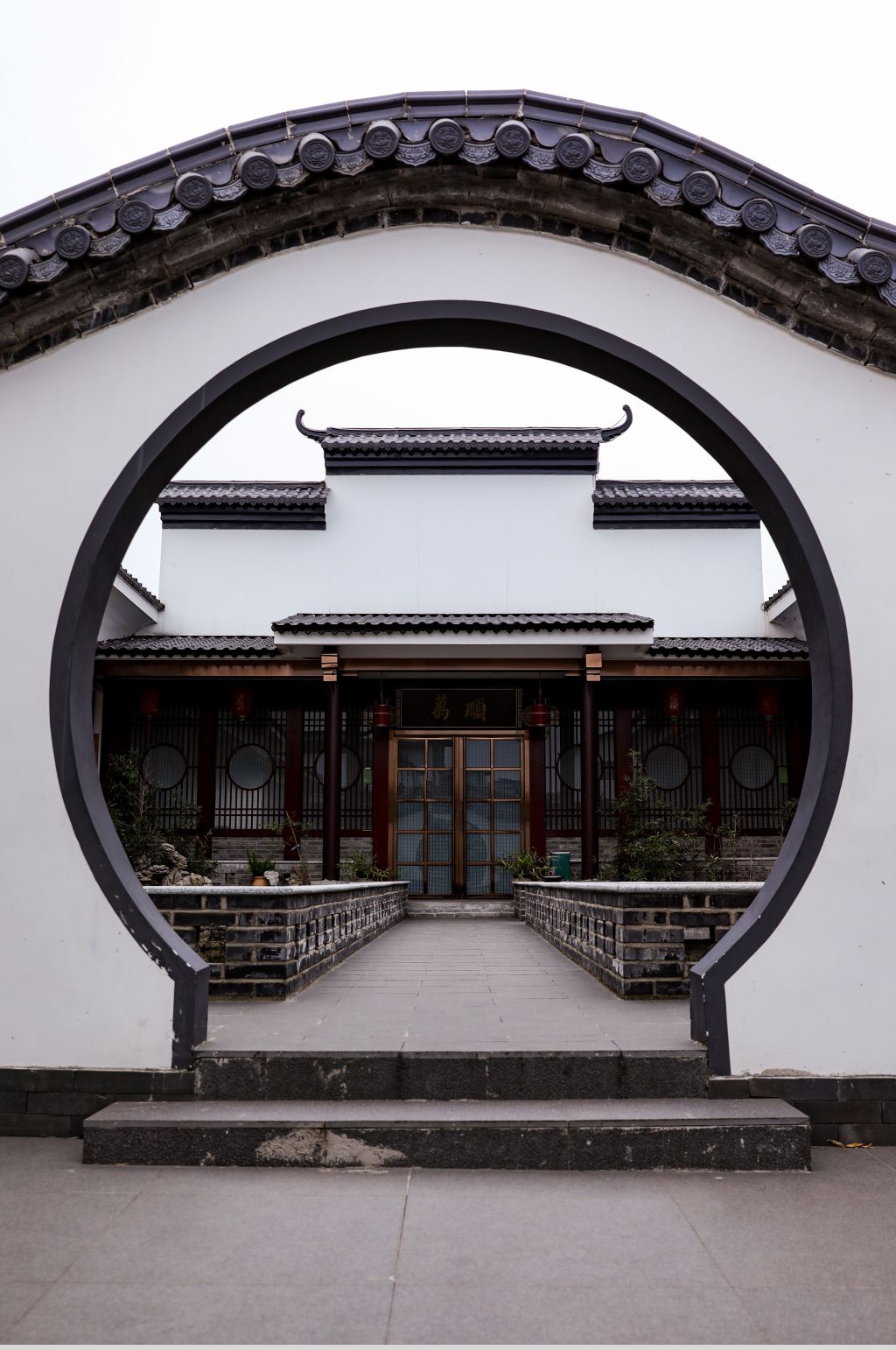 白色墙面走廊餐厅建筑物品摄影图片素材