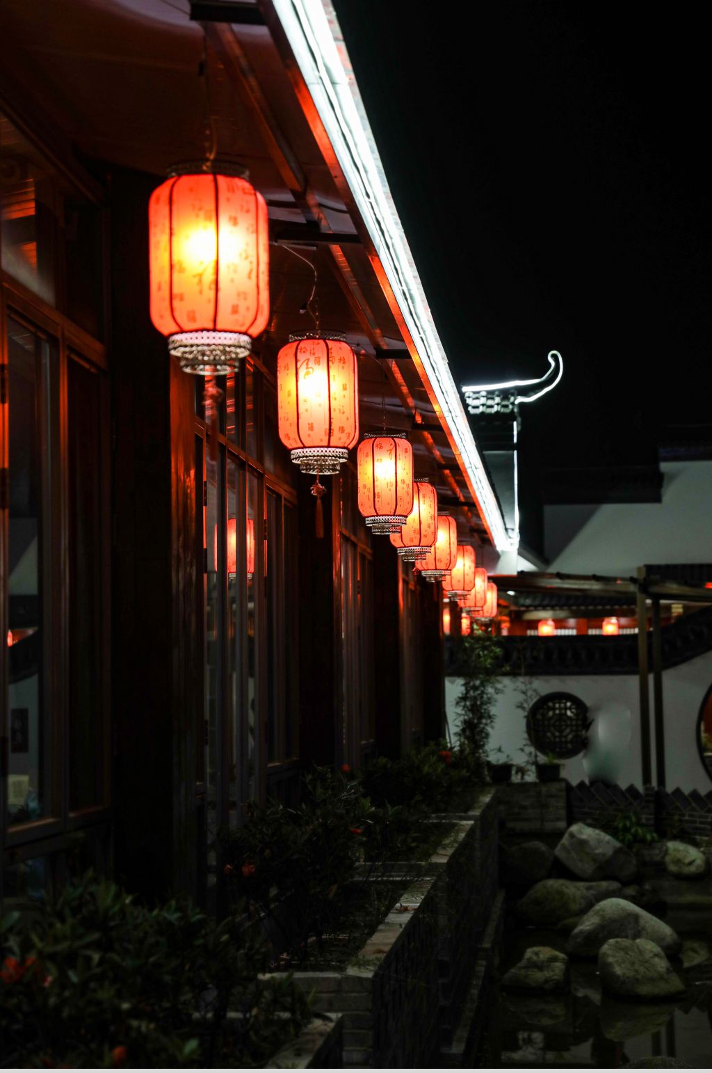 餐馆的古风传统木制建筑屋檐摄影图片素材