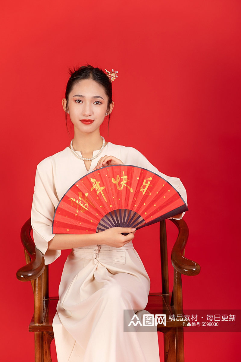 连衣裙国潮新中式春节美女人物摄影图片素材