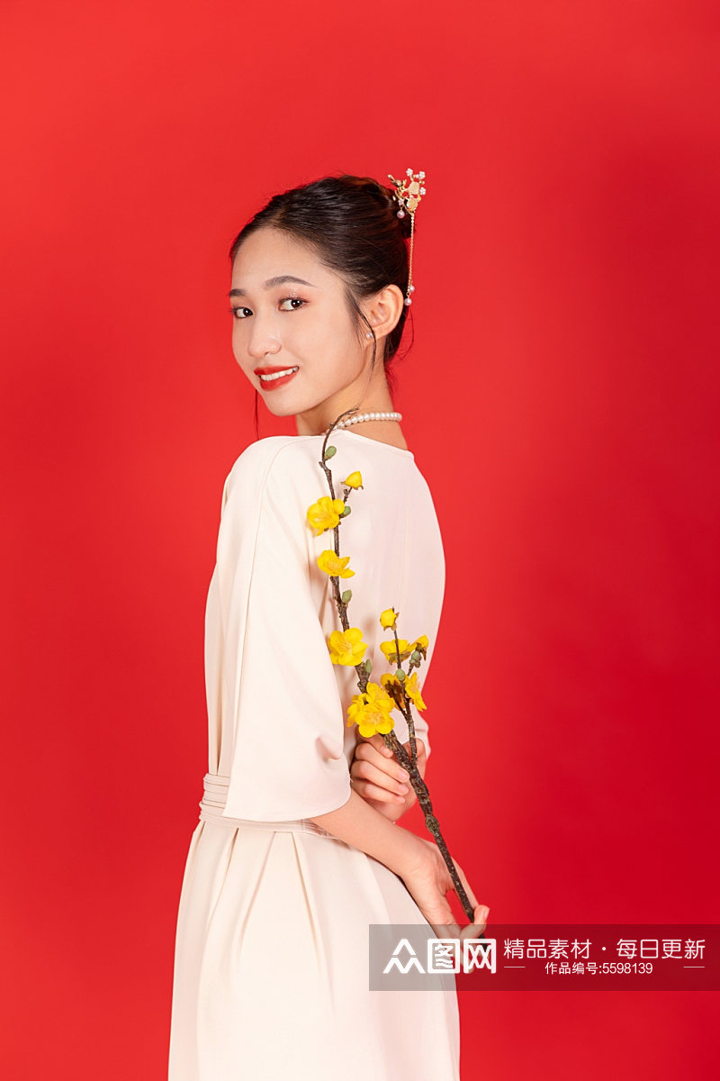 连衣裙国潮新中式春节美女人物摄影图片素材