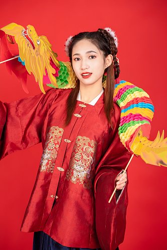 龙年汉服国潮新中式春节美女人物摄影图片