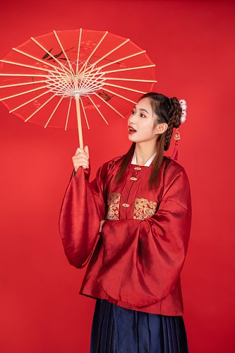 汉服国潮新中式春节美女人物摄影图片