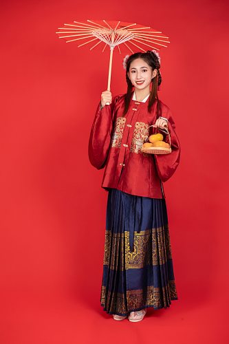 汉服国潮新中式春节美女人物摄影图片