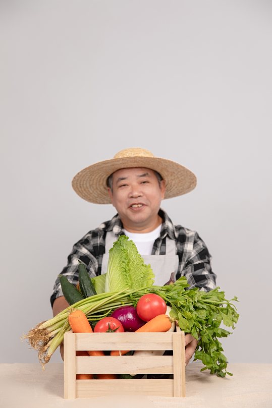 售卖农产品憨厚朴实农民人物摄影图片-众图网