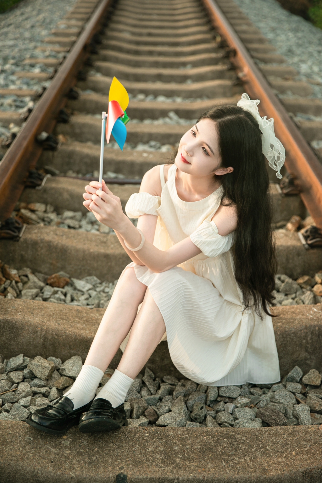 露肩短袖连衣裙夏季稻田女生人物摄影图片素材