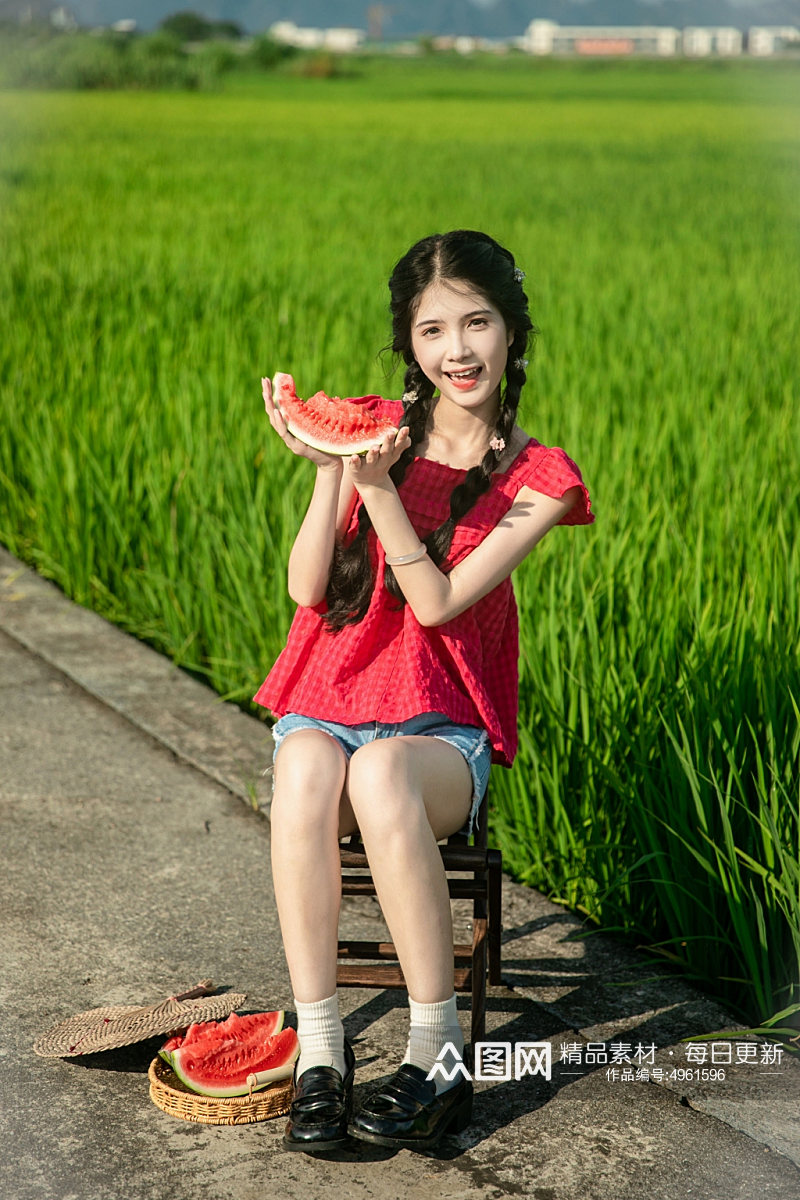 系带蝴蝶结吊带夏季稻田女生人物摄影图片素材