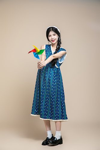 蓝色碎花裙少女稻田人物摄影图片