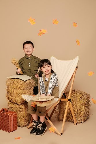 秋季时尚儿童旅游人物摄影图片