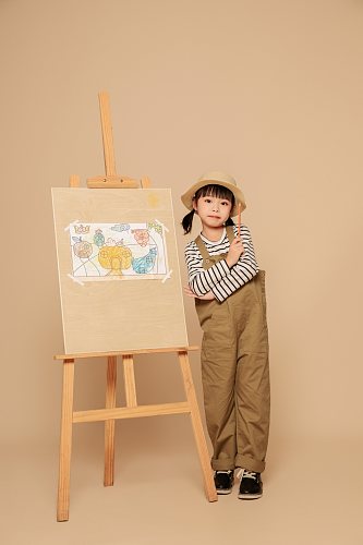 秋季背带裤儿童人物摄影图片