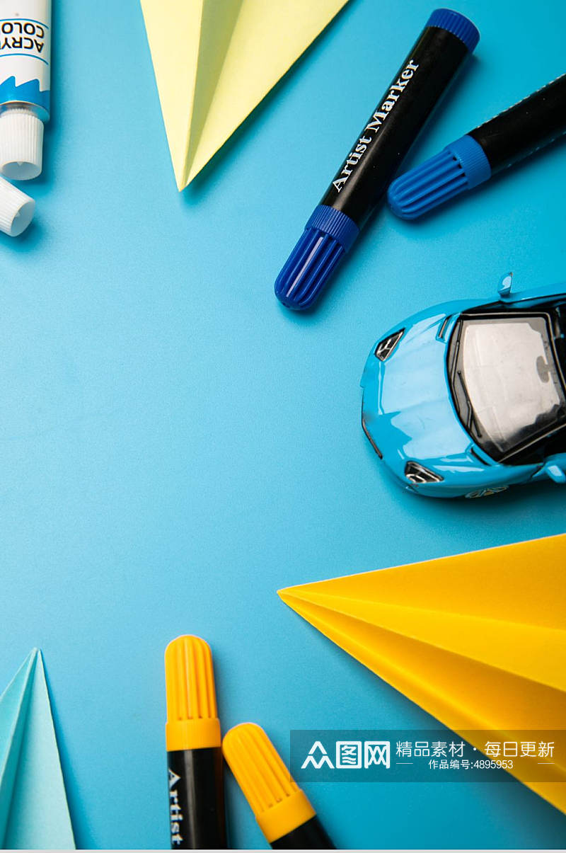 简约纸飞机玩具车水彩笔儿童节摄影图片素材