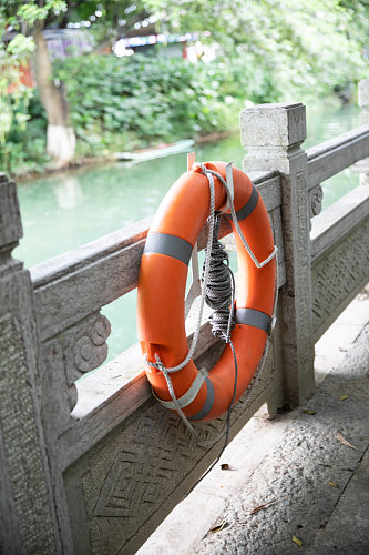 沿河石栏风景景点摄影图片