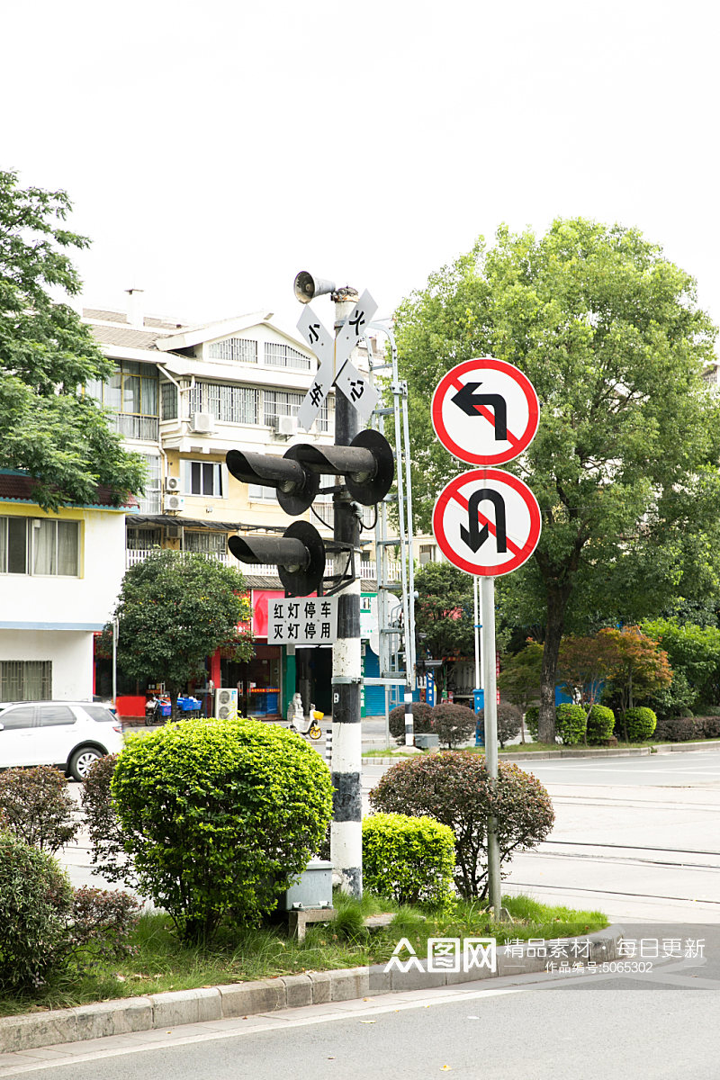 禁止左转安全警示牌风景景点摄影图片素材