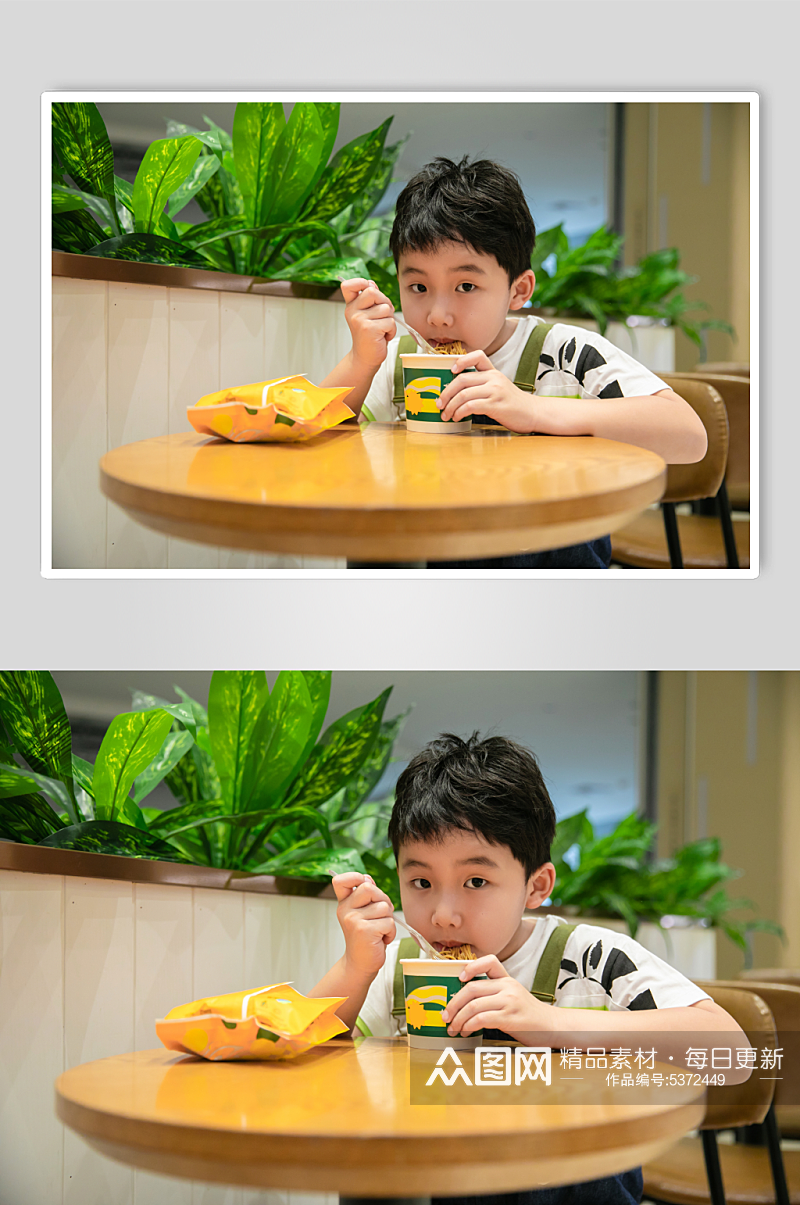 吃快餐背带裤绘画儿童人物摄影图片素材