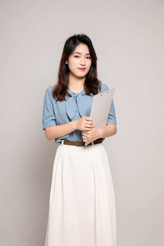 休闲装学校教师老师女生人物摄影图片-众图网