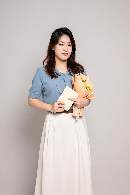 休闲装学校教师老师女生人物摄影图片-众图网