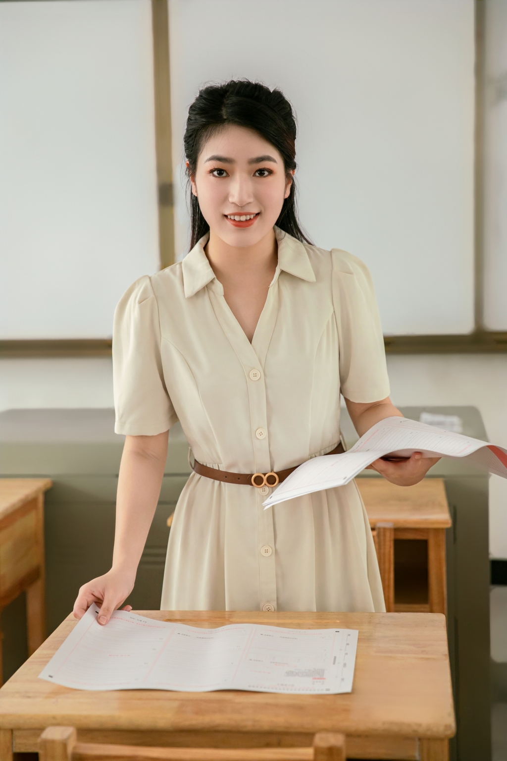 白色连衣裙老师教师商务女生人物摄影图片素材