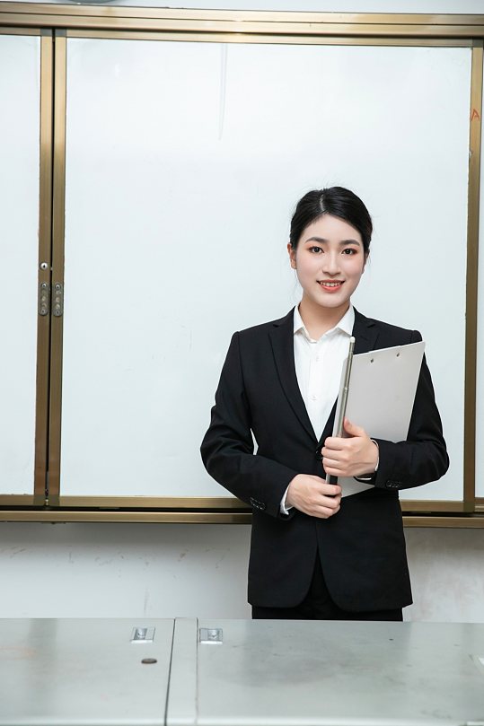 西装学校教师商务女生人物摄影图片-众图网