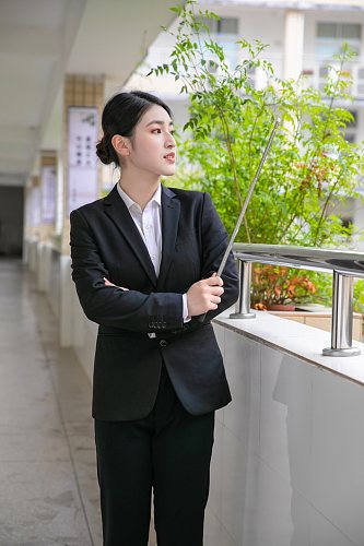 西装学校教师商务女生人物摄影图片