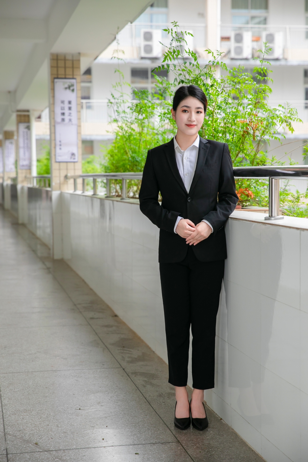 黑色西裝教師節(jié)老師商務(wù)女生人物攝影圖素材