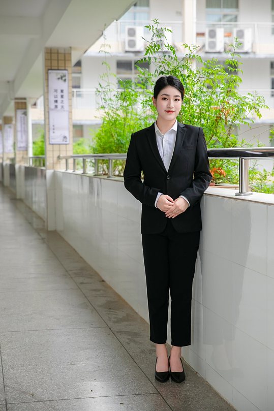 黑色西裝教師節(jié)老師商務(wù)女生人物攝影圖