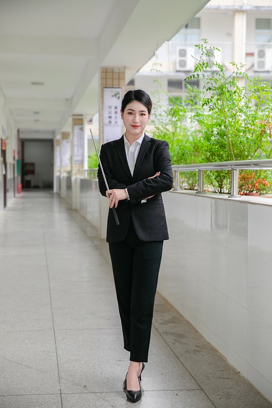 黑色西裝教師節(jié)老師商務(wù)女生人物攝影圖