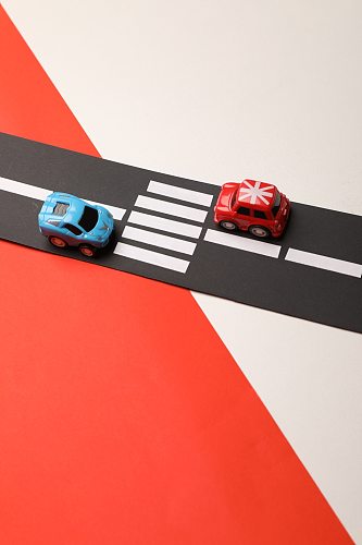 汽车模型安全出行交通安全摄影图
