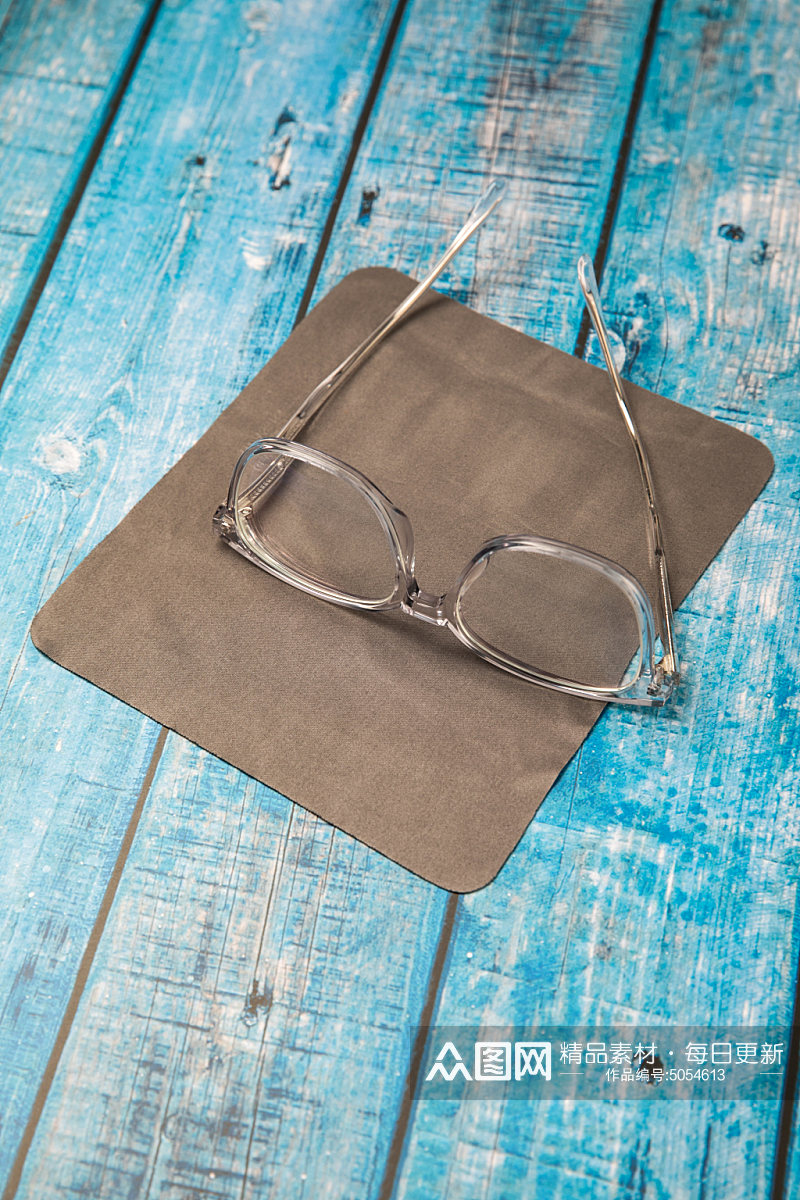 透明边框眼镜预防近视眼镜配镜摄影图片素材
