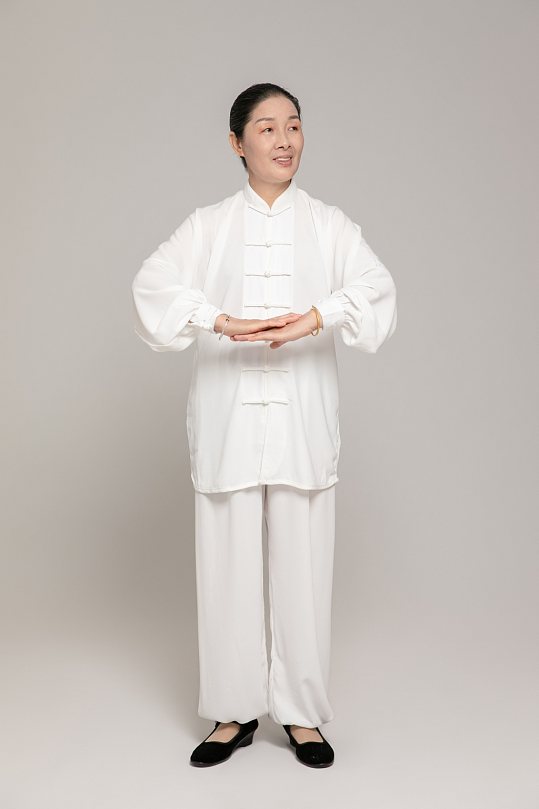 练太极秋季居家养生老年人人物摄影图片-众图网