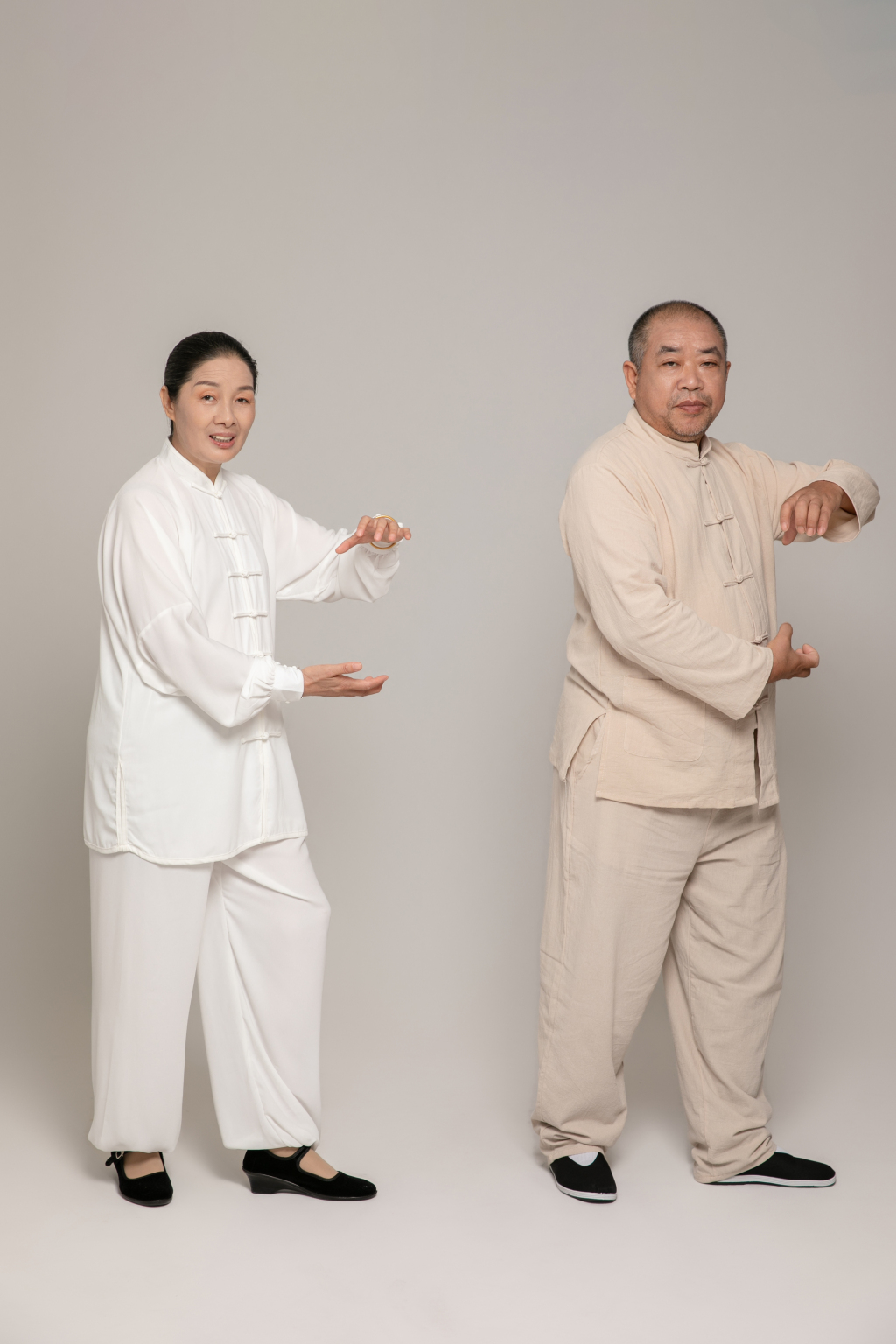 晨练太极居家养生老人老年人合照人物摄影图素材