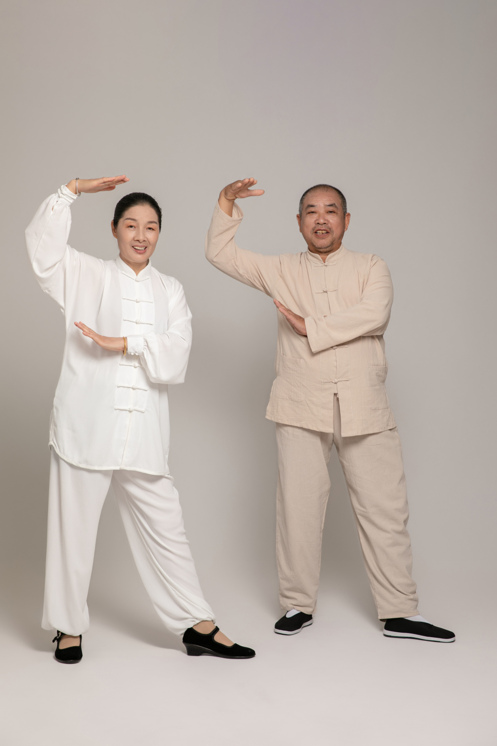 晨练太极居家养生老年人合照人物摄影图素材