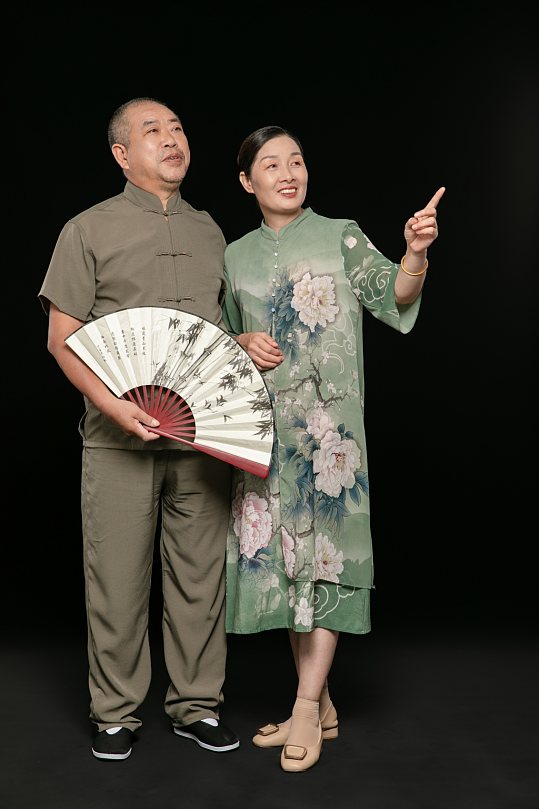 折扇居家养生老年人老人摄影图-众图网