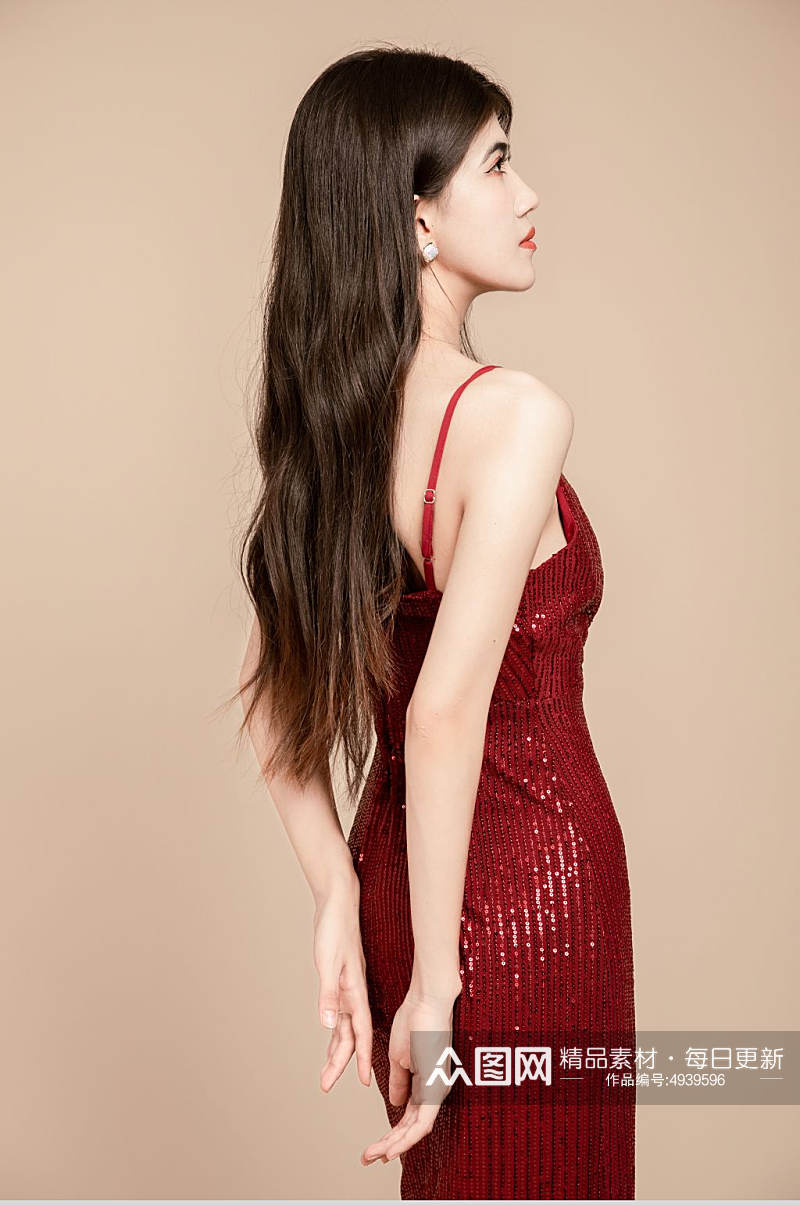酒红色晚礼服连衣裙轻奢美女人物摄影图片素材