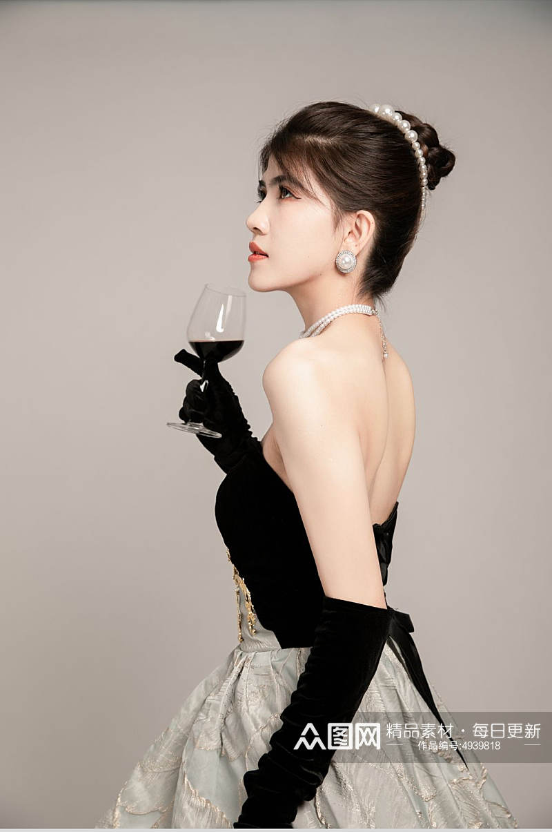 红酒丝绒赫本风袖套晚礼服美女人物摄影图片素材