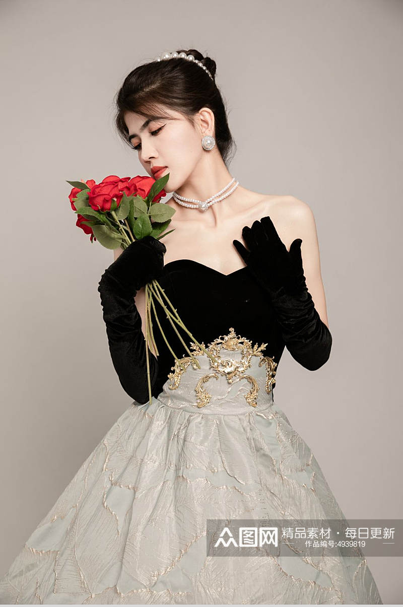 玫瑰丝绒赫本风袖套晚礼服美女人物摄影图片素材