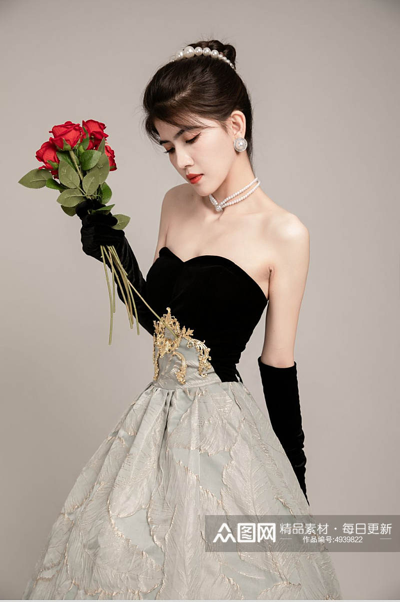 玫瑰丝绒赫本风袖套晚礼服美女人物摄影图片素材